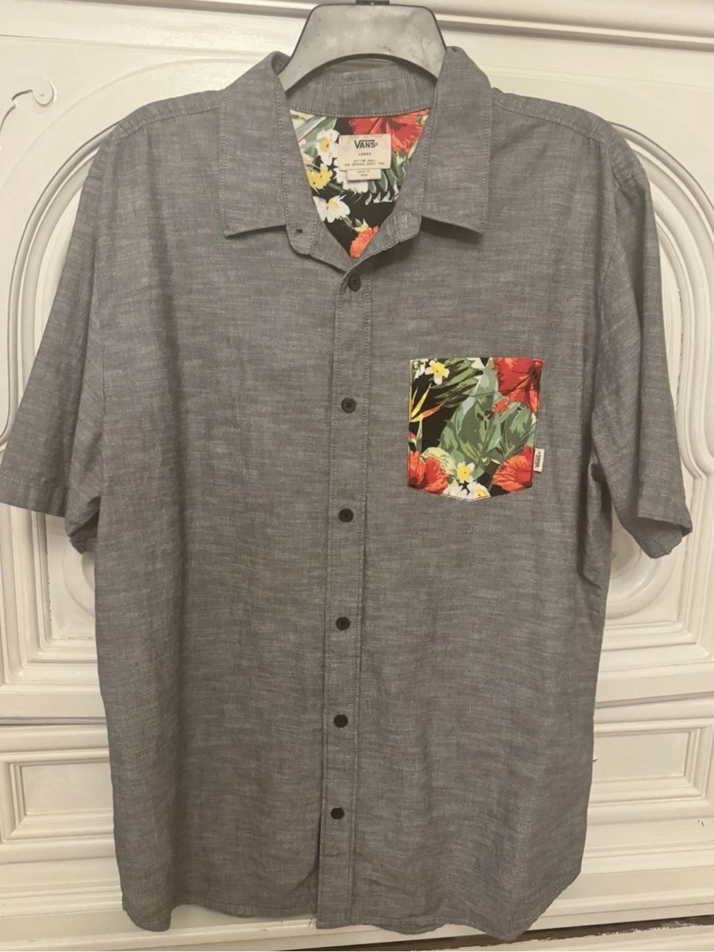 Vans Gray Short-Sleeve Button-Down Shirt with Floral Pocket